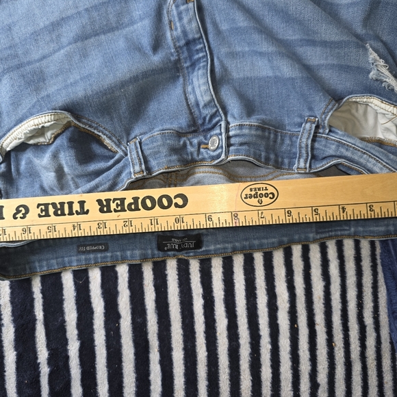 Distressed 22W Judy Blue Crop Fit Jeans - Picture 10 of 12